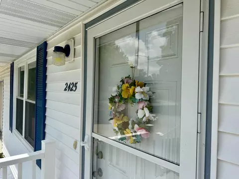 Exterior - 2425 E Loren St, Springfield, MO 65804 photo 4 of 9