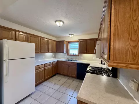 Kitchen - 2425 E Loren St, Springfield, MO 65804 photo 2 of 3