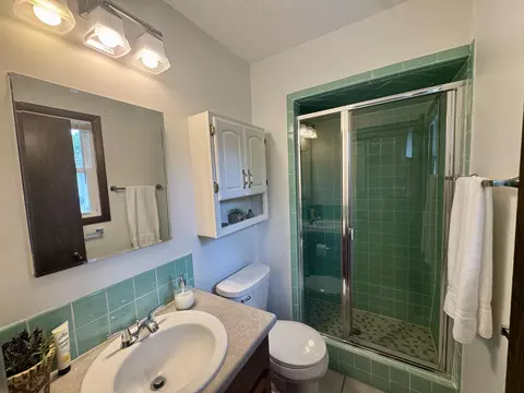 Bath - 2425 E Loren St, Springfield, MO 65804 photo 3 of 4