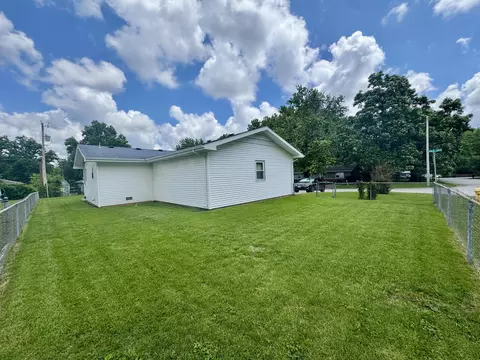 Exterior - 2425 E Loren St, Springfield, MO 65804 photo 9 of 9