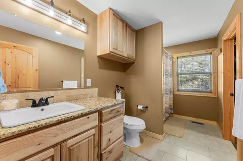 Bath - 237 Tanglewood St, Shell Knob, MO 65747 photo 1 of 3