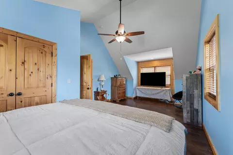 Bedroom - 237 Tanglewood St, Shell Knob, MO 65747 photo 4 of 5