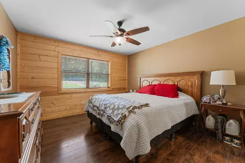 Bedroom - 237 Tanglewood St, Shell Knob, MO 65747 photo 1 of 5