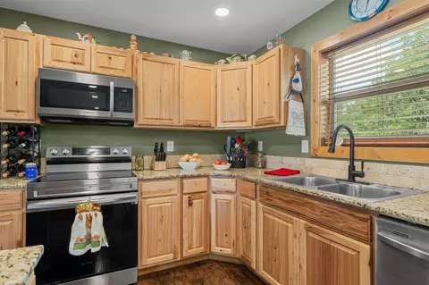 Kitchen - 237 Tanglewood St, Shell Knob, MO 65747 photo 2 of 3