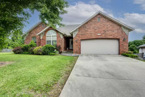 1056 W Grayrock Dr, Springfield, MO 65810