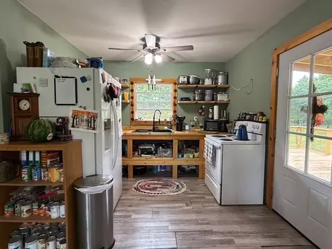 Kitchen - 11932 Greenwood Rd, Cabool, MO 65689 photo 2 of 3