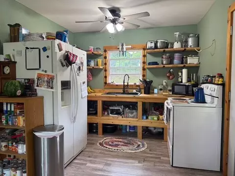 Kitchen - 11932 Greenwood Rd, Cabool, MO 65689 photo 1 of 3