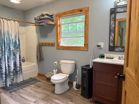 Bath - 11932 Greenwood Rd, Cabool, MO 65689 photo 1 of 1