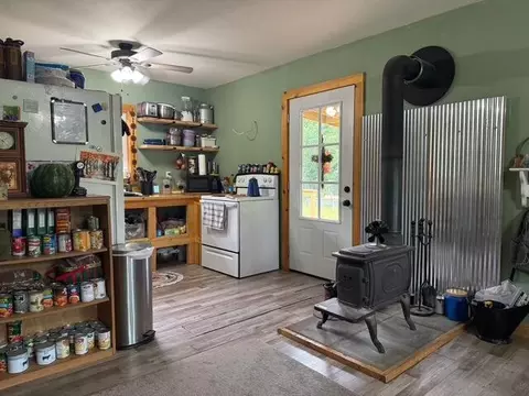 Kitchen - 11932 Greenwood Rd, Cabool, MO 65689 photo 3 of 3