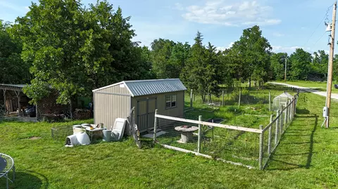 Exterior - 11932 Greenwood Rd, Cabool, MO 65689 photo 7 of 19