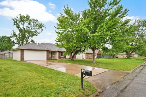 1246 W Lasalle St, Springfield, MO 65807
