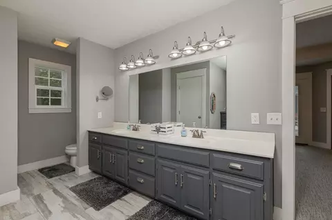 Bath - 778 E Dade 52, Greenfield, MO 65661 photo 2 of 5