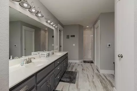 Bath - 778 E Dade 52, Greenfield, MO 65661 photo 3 of 5