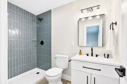 Bath - 1058 E Cambridge St, Springfield, MO 65807 photo 2 of 3