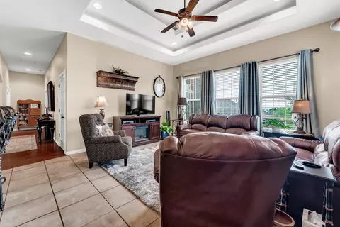 Living - 129 Hackberry Ln, Branson, MO 65616 photo 2 of 5
