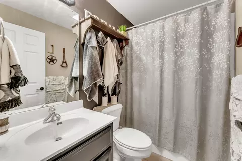 Bath - 129 Hackberry Ln, Branson, MO 65616 photo 3 of 3