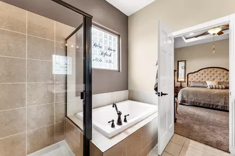 Bath - 129 Hackberry Ln, Branson, MO 65616 photo 2 of 3