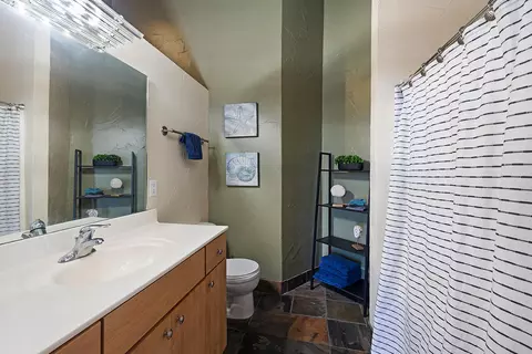 Bath - 509 W Olive St #204, Springfield, MO 65806 photo 1 of 2