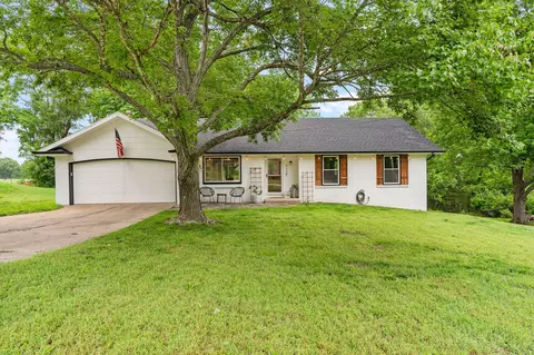 923 E Bluff Dr, Springfield, MO 65803
