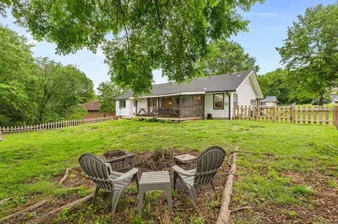 Exterior - 923 E Bluff Dr, Springfield, MO 65803 photo 7 of 8