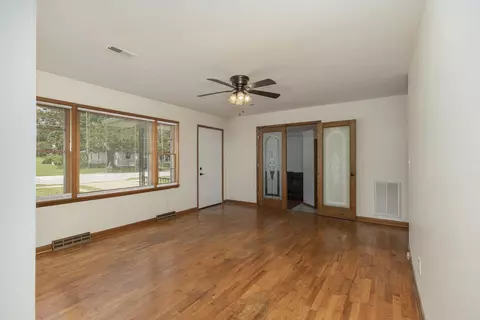 Living - 2548 N Main Ave, Springfield, MO 65803 photo 3 of 4