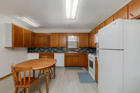 Kitchen - 2548 N Main Ave, Springfield, MO 65803 photo 2 of 3