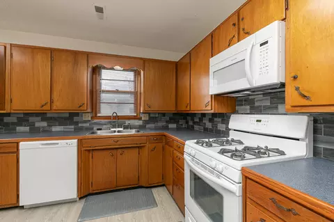 Kitchen - 2548 N Main Ave, Springfield, MO 65803 photo 3 of 3
