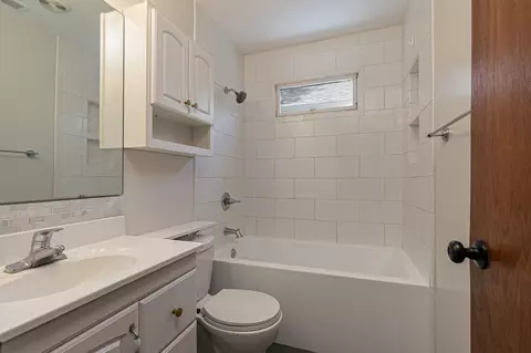 Bath - 2548 N Main Ave, Springfield, MO 65803 photo 2 of 2