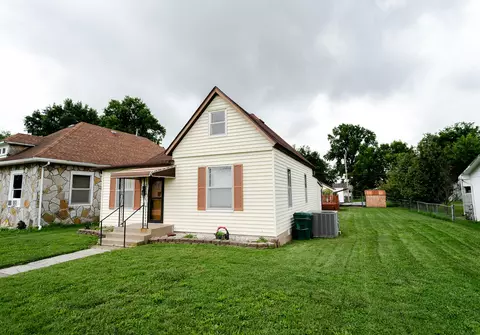 Exterior - 525 E Scott St, Monett, MO 65708 photo 4 of 13