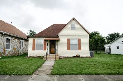 Exterior - 525 E Scott St, Monett, MO 65708 photo 2 of 13