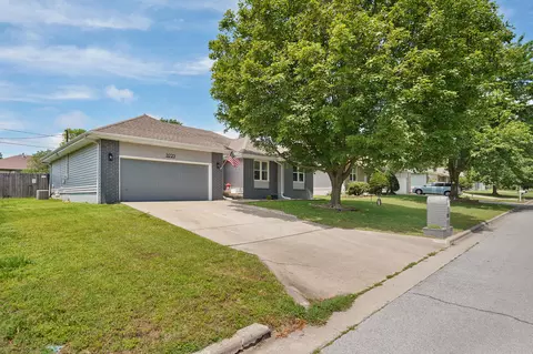 3223 S Nettleton Ave, Springfield, MO 65807