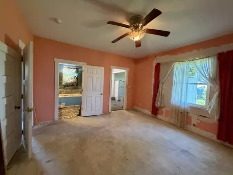 Bedroom - 1665 E Mcdaniel St, Springfield, MO 65802 photo 5 of 11