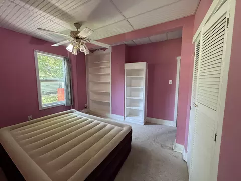Bedroom - 1665 E Mcdaniel St, Springfield, MO 65802 photo 3 of 11