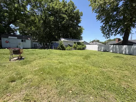Exterior - 1665 E Mcdaniel St, Springfield, MO 65802 photo 3 of 6