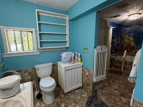 Bath - 1665 E Mcdaniel St, Springfield, MO 65802 photo 2 of 3