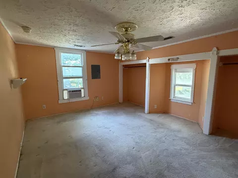 Bedroom - 1665 E Mcdaniel St, Springfield, MO 65802 photo 11 of 11