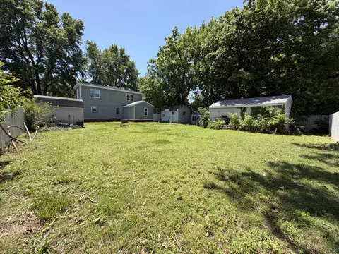 Exterior - 1665 E Mcdaniel St, Springfield, MO 65802 photo 5 of 6