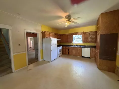 Kitchen - 1665 E Mcdaniel St, Springfield, MO 65802 photo 1 of 1