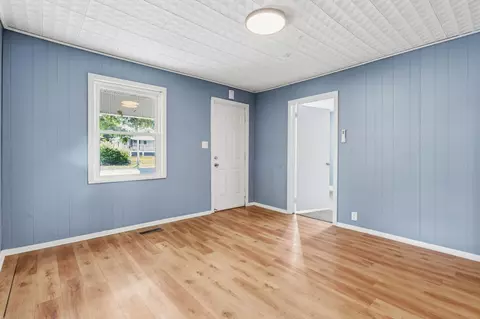 Living - 925 W Chicago St, Springfield, MO 65803 photo 3 of 5