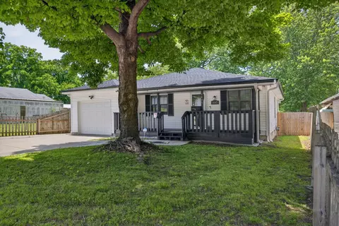 1645 N Old Orchard Ave, Springfield, MO 65803