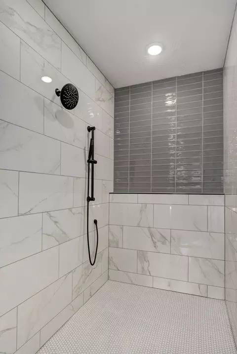 Bath - 2079 N Silver Charm Ave, Springfield, MO 65802 photo 4 of 8