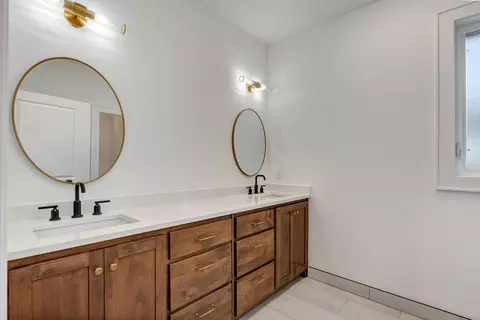 Bath - 2079 N Silver Charm Ave, Springfield, MO 65802 photo 5 of 8