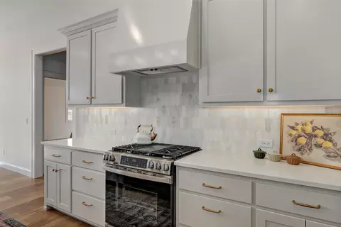 Kitchen - 2079 N Silver Charm Ave, Springfield, MO 65802 photo 4 of 5