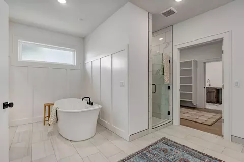 Bath - 2079 N Silver Charm Ave, Springfield, MO 65802 photo 3 of 8