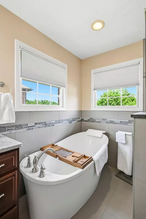 Bath - 3454 N Prince Ln, Springfield, MO 65803 photo 3 of 8