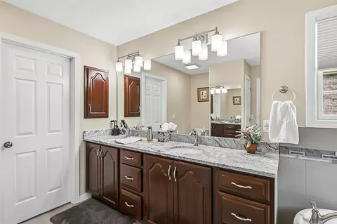 Bath - 3454 N Prince Ln, Springfield, MO 65803 photo 1 of 8