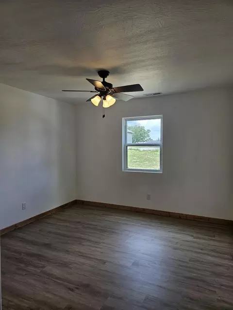Bedroom - 203 Juniper Ave, Cabool, MO 65689 photo 4 of 5