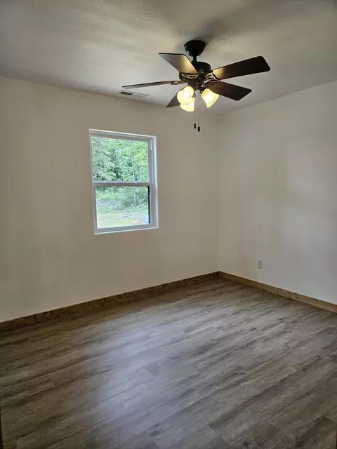 Bedroom - 203 Juniper Ave, Cabool, MO 65689 photo 3 of 5