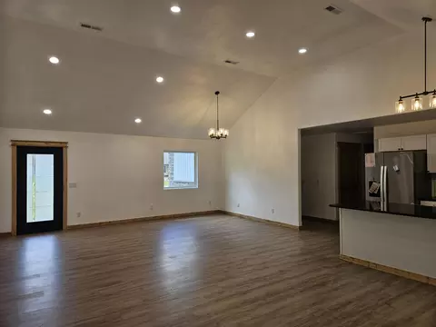 Living - 203 Juniper Ave, Cabool, MO 65689 photo 1 of 2