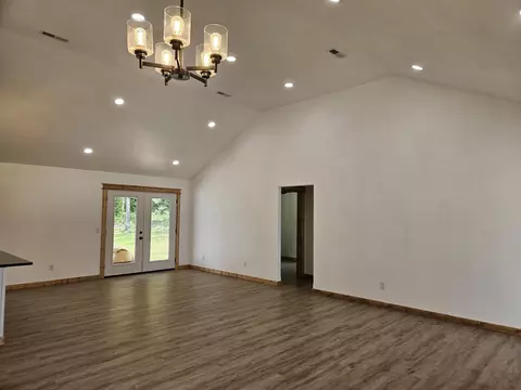 Living - 203 Juniper Ave, Cabool, MO 65689 photo 2 of 2